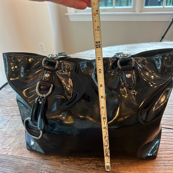 Gucci equestrian black patent leather shoulder back - Picture 4 of 12